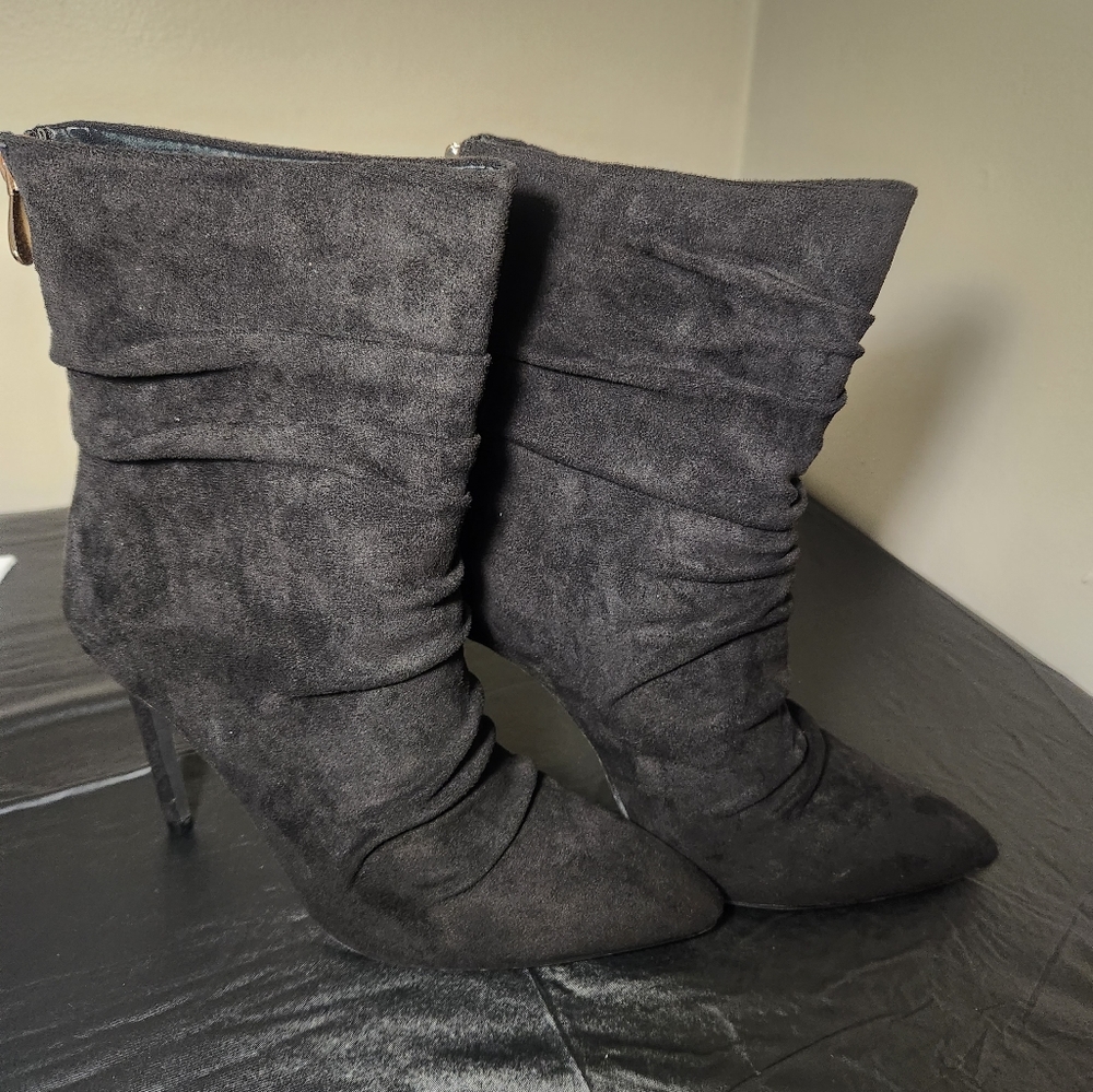 Black Suede Women Booties| Heels 👠 | Size 8.5